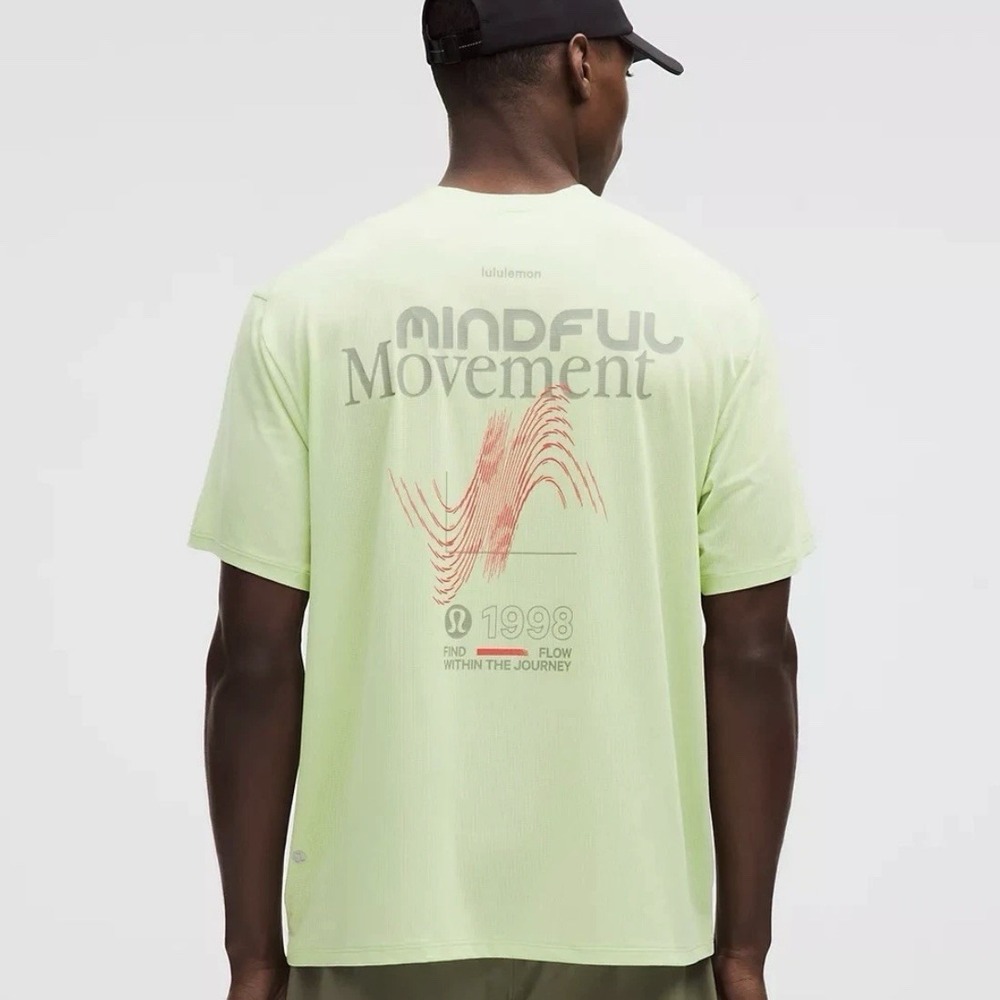 NWT Lululemon Mens Mile Maker Mesh T-Shirt‎ Graphic Sz S Relaxed Fit Lemongrass